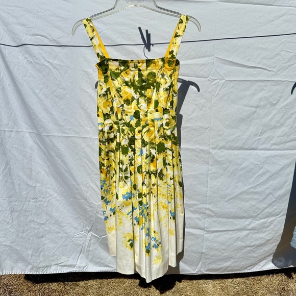 Maggy London Dresses & Skirts - Maggy London yellow floral sleeveless dress size 8.NWT